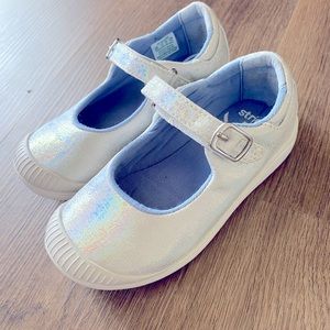 Stride rite silver rainbow shine memory foam shoes